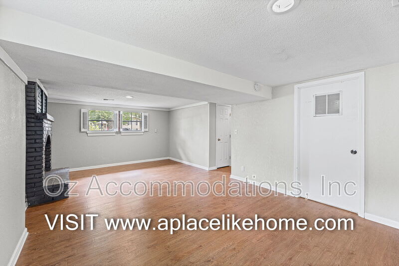 1105 W Elm Ter – photo 5