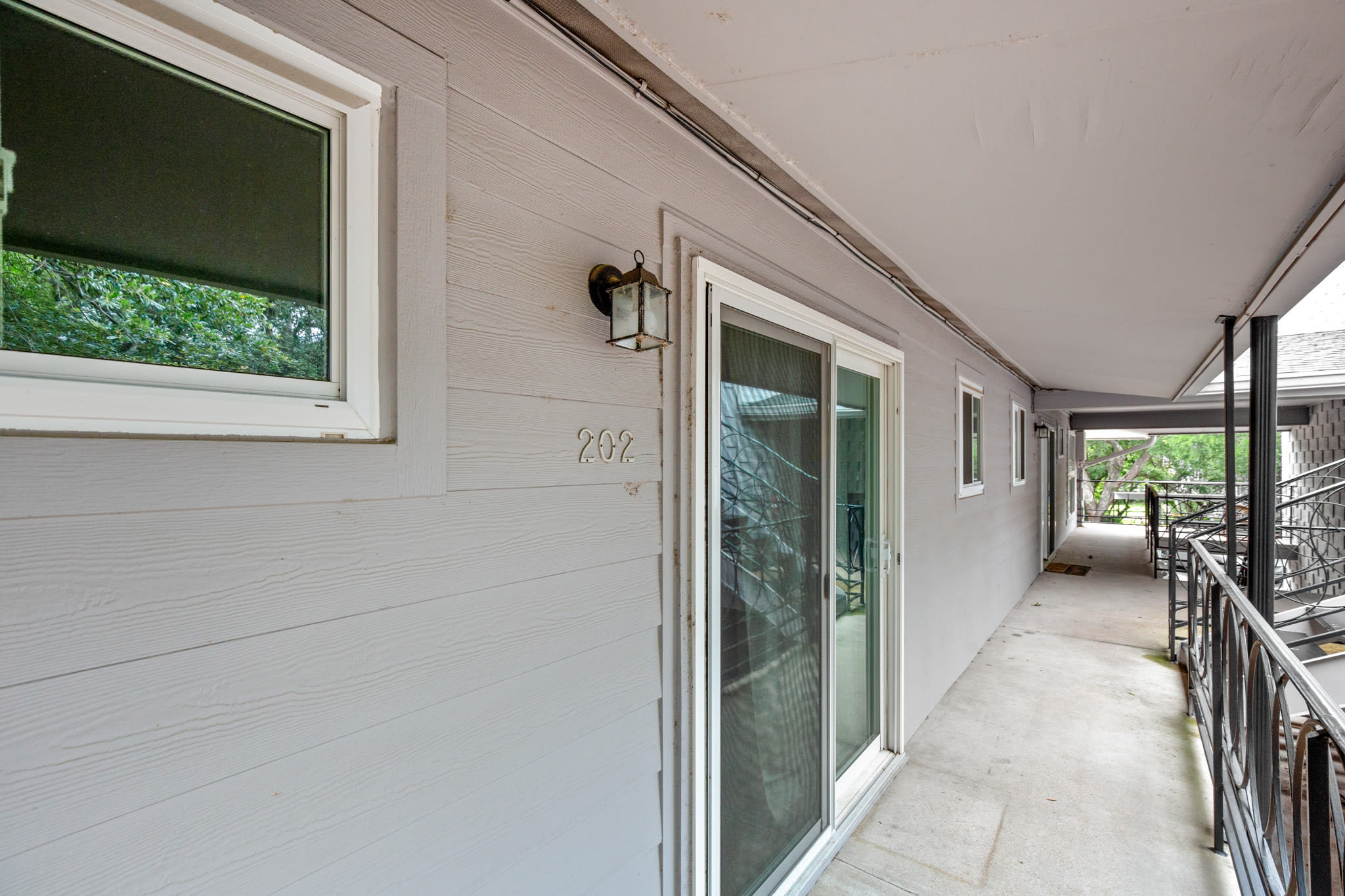 1210 Windsor – photo 4