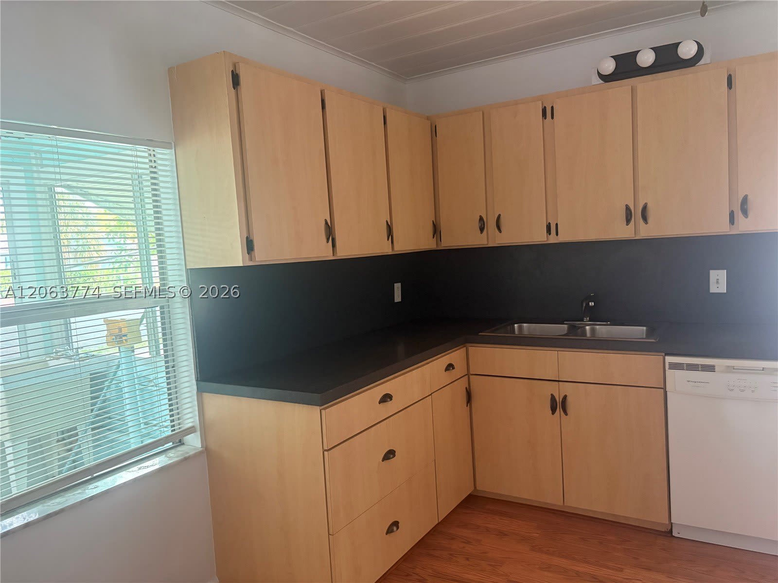 429 49th St – photo 5
