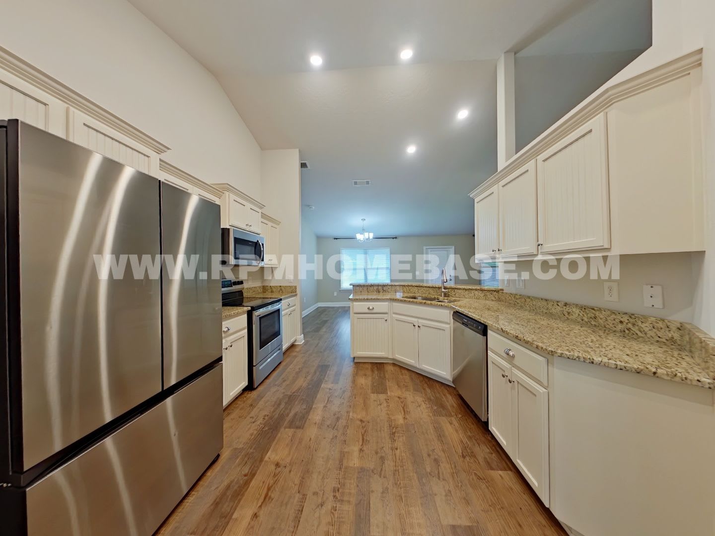 Move In Special 350 Credit Towards Move In Cost 4 2 In North Crestview Screened Porch Fenced Yard Near Top Schools – photo 2