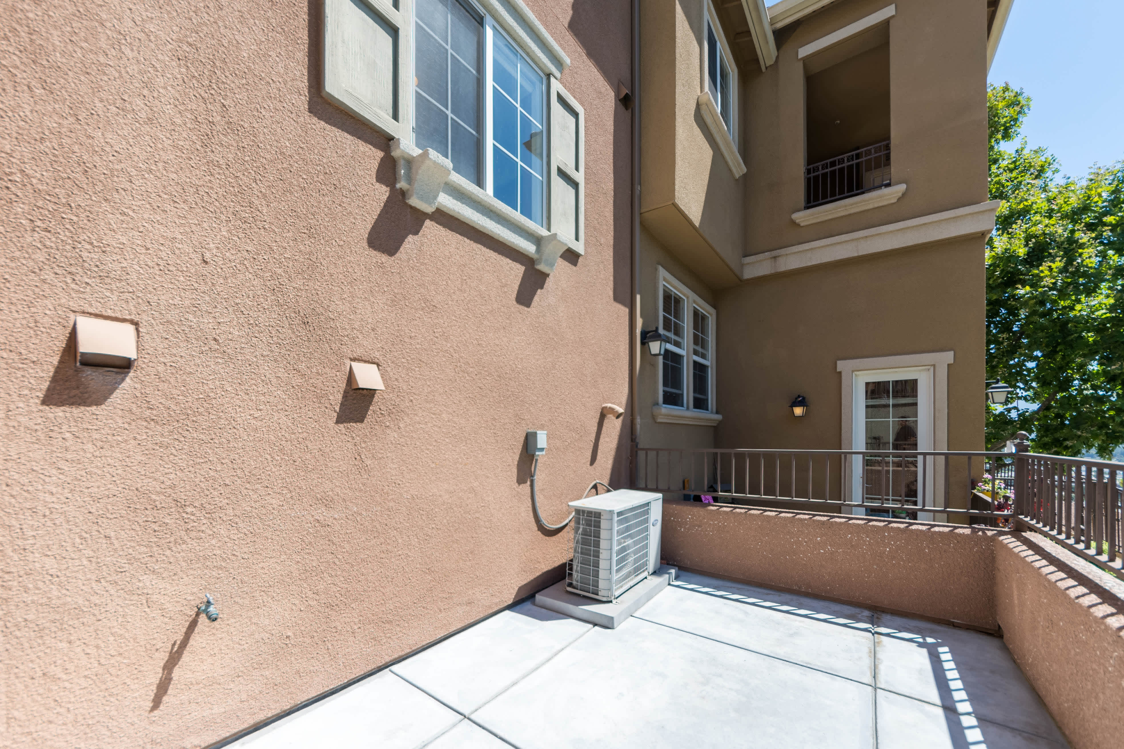 553 Adeline Ave – photo 3