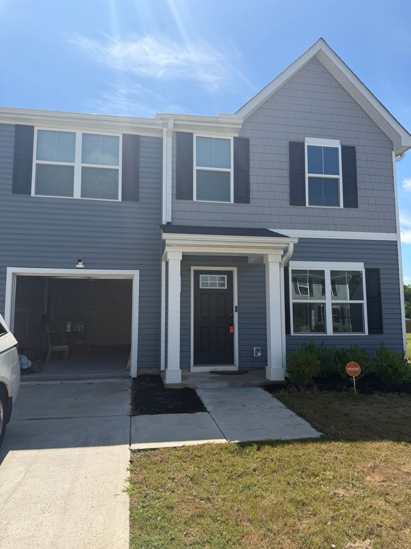 3 bedroom home with 1 car garage available now! – photo 2