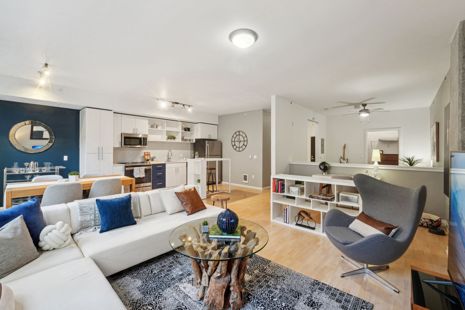 Leva on Market – photo 4