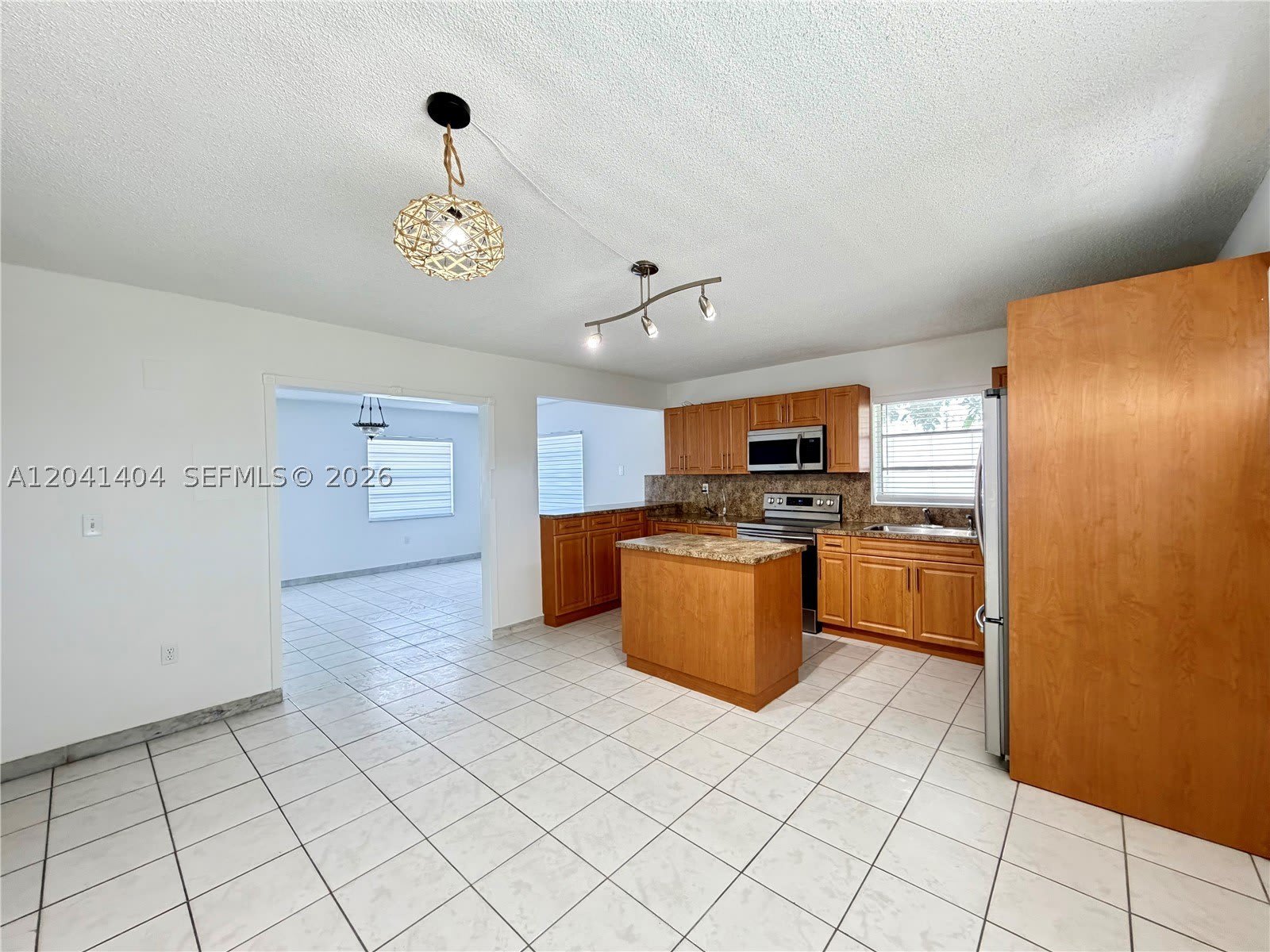 913 Nw 22Nd Pl – photo 3