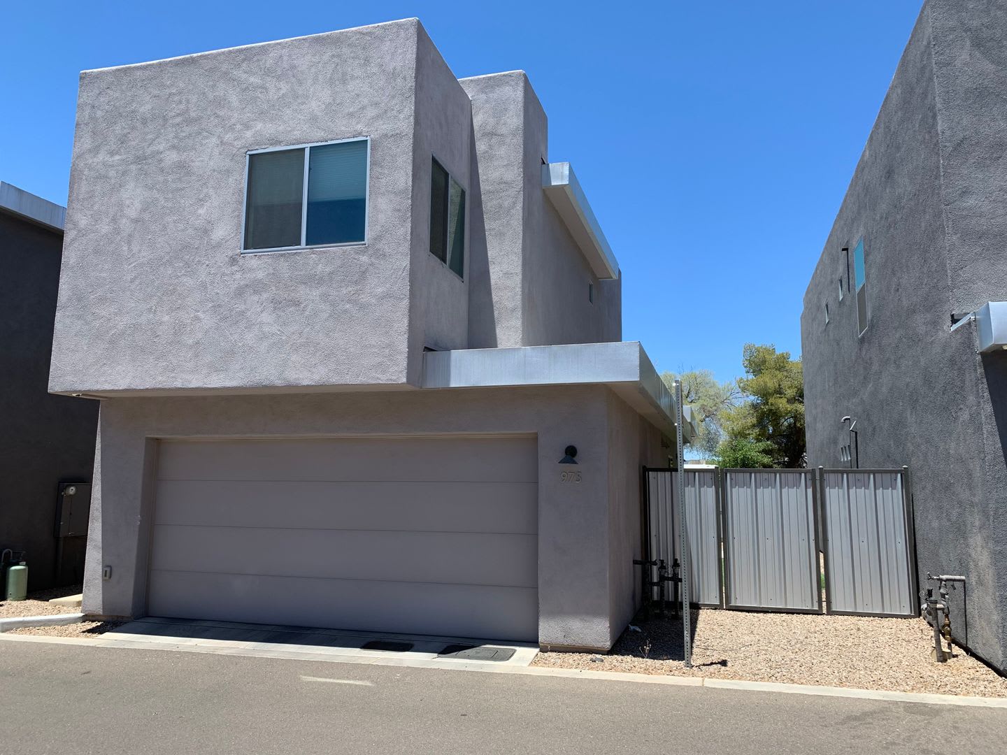 2 bedroom 3 bath – photo 2