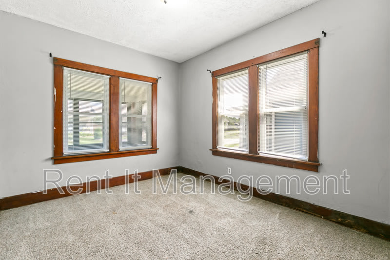 2820 N 19 Ave – photo 5