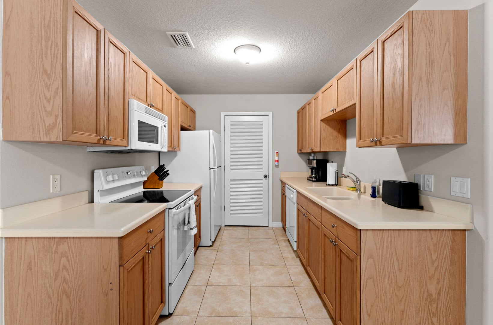 Spacious 4-Bed, 2.5-Bath Townhome – Minutes from the Indian River! – photo 4