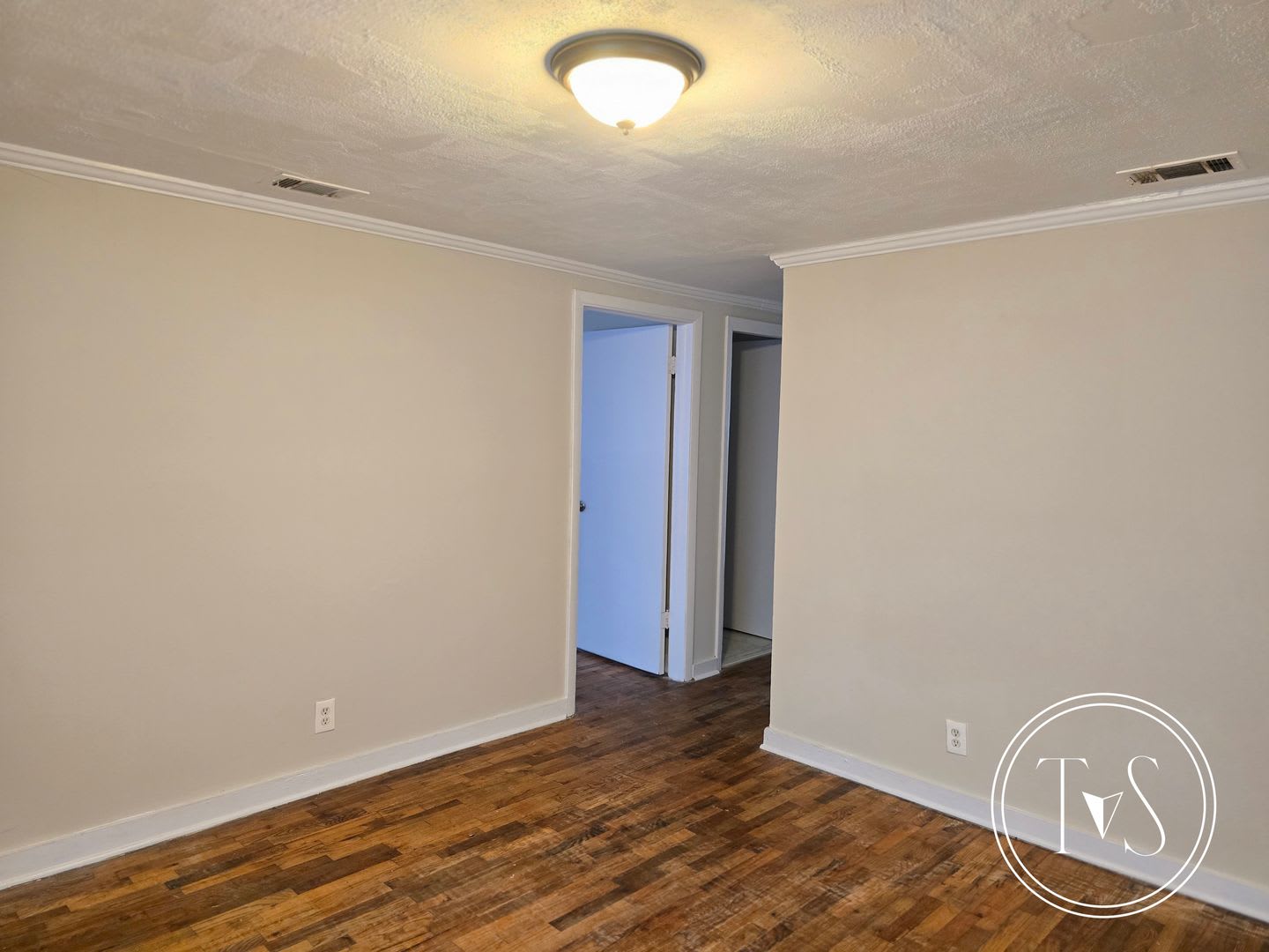 Charming 3-bed/1-bath traditional cinder block bungalow in Woodville neighborhood! – photo 5