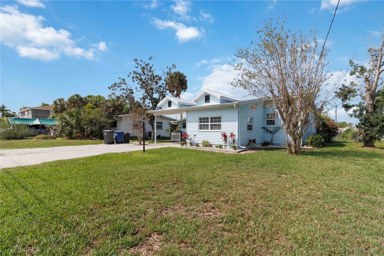 607 MANATEE Avenue – photo 2