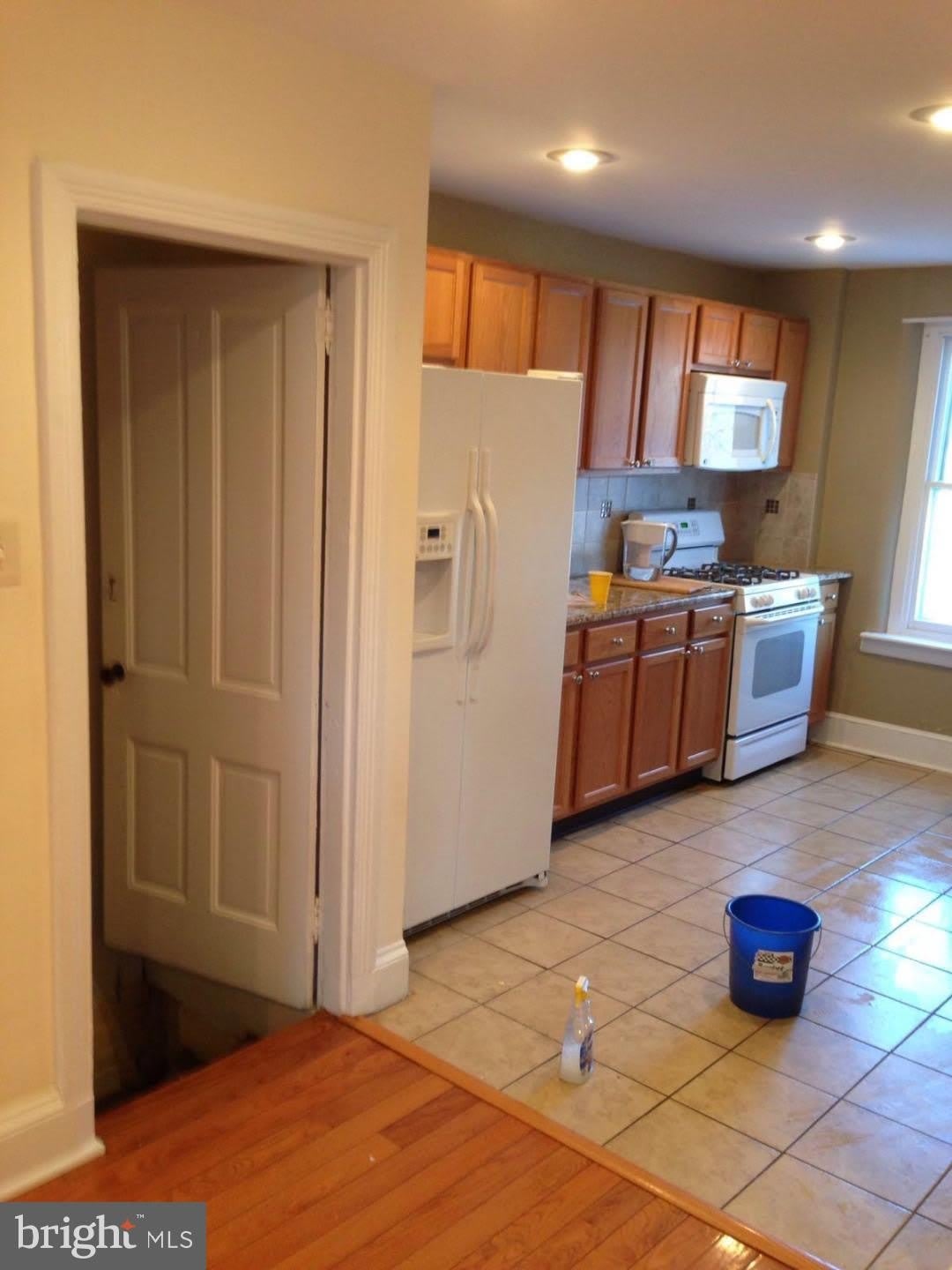 230 W ASHLAND Street – photo 4