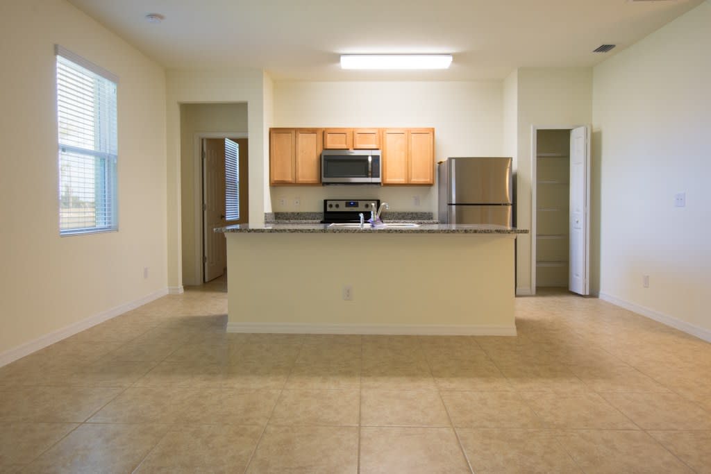 1825 NE 7th Pl – photo 2