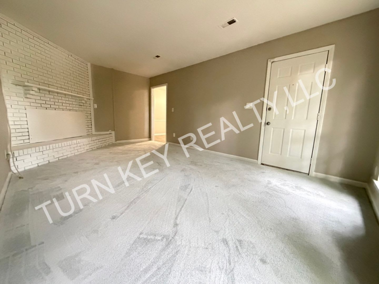 Apartment for rent in Eastlake – photo 4