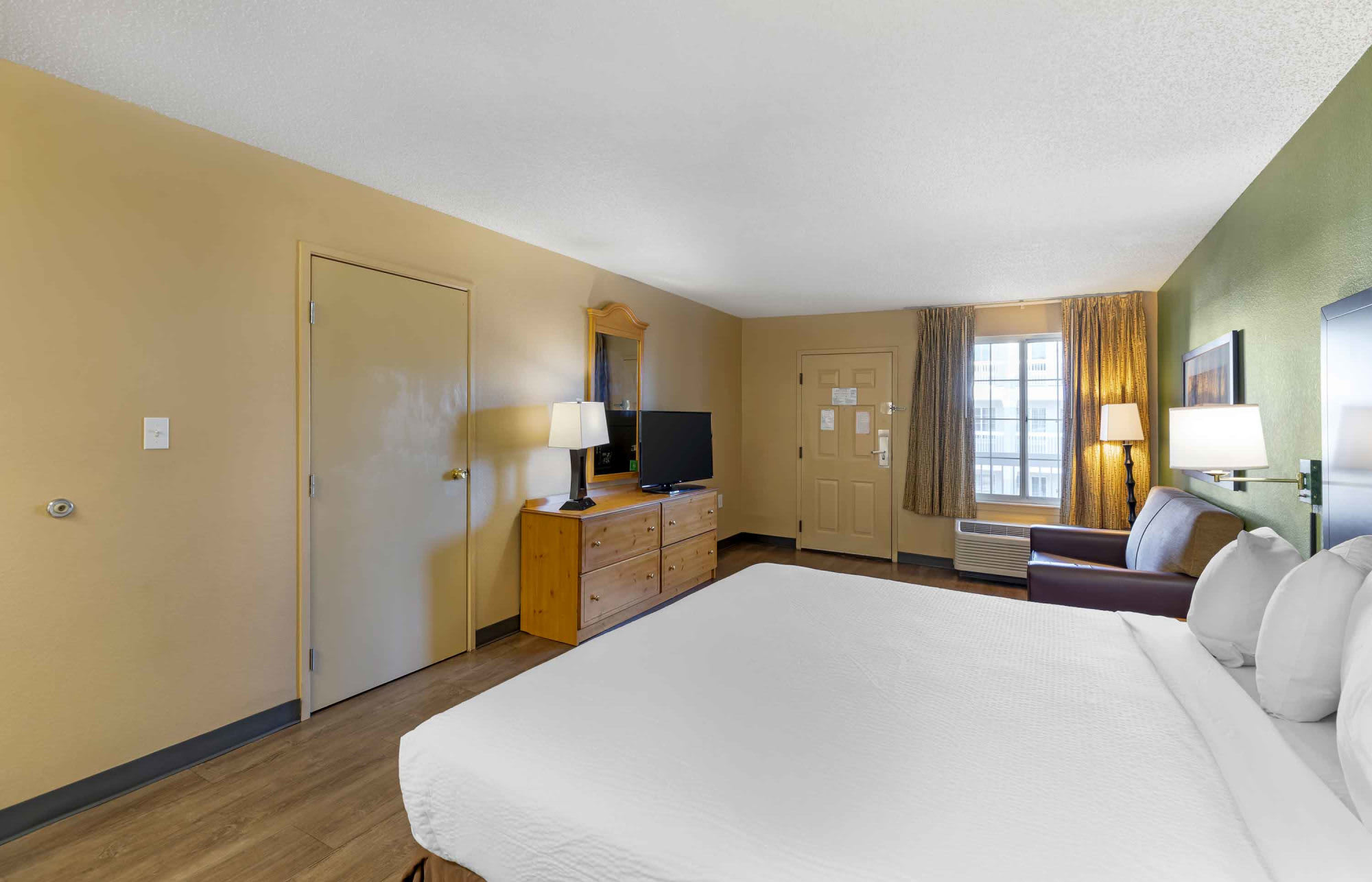 Select Suites Denver – photo 1