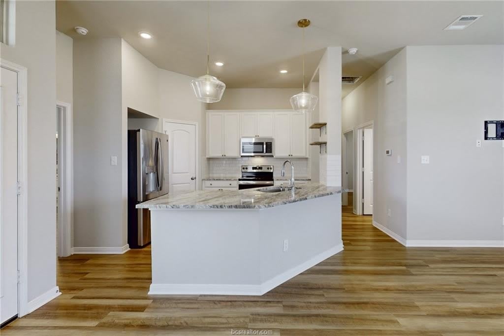 2030 Kathryn Drive – photo 5