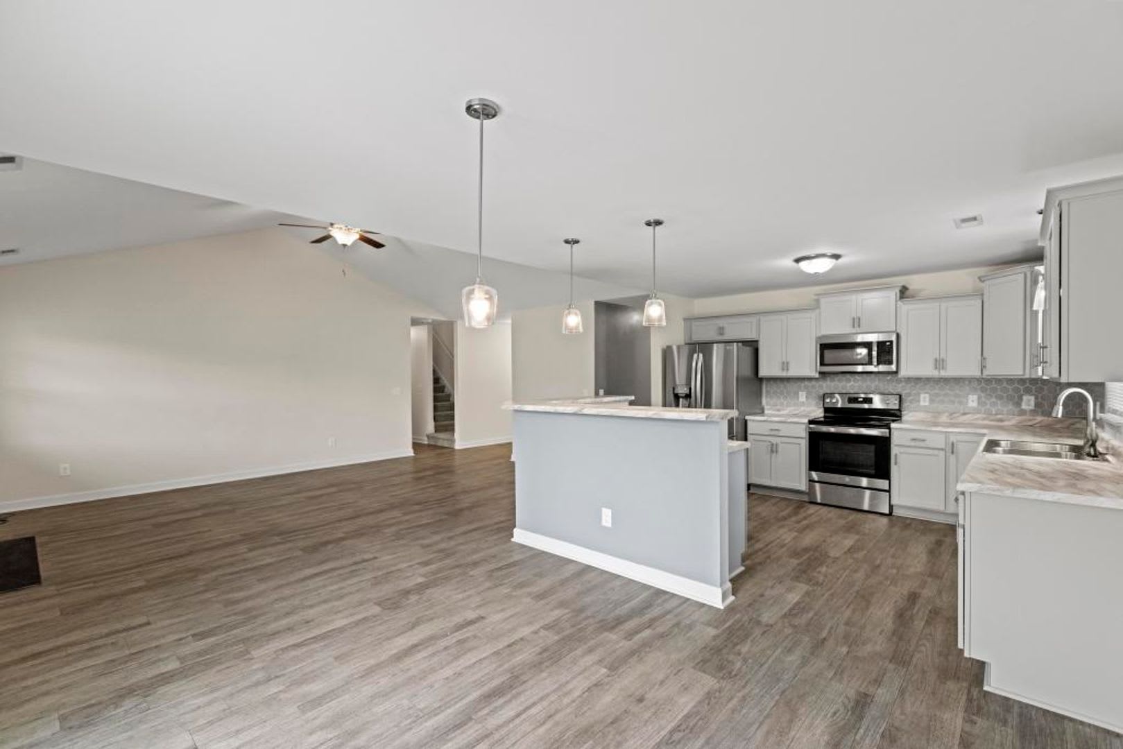 Beautiful home! Convenient to the city with all shopping! – photo 5