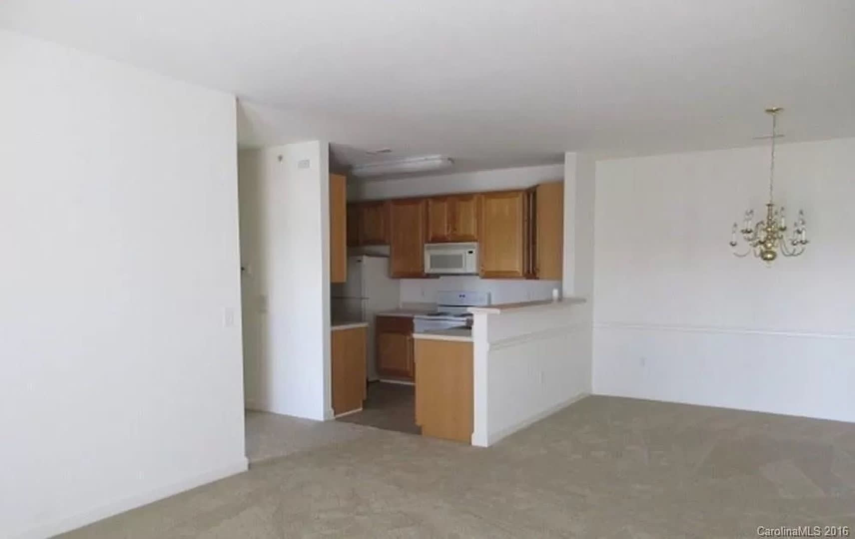 Room In 3 Bedroom Townhome At Hyde Glen Ct – photo 2
