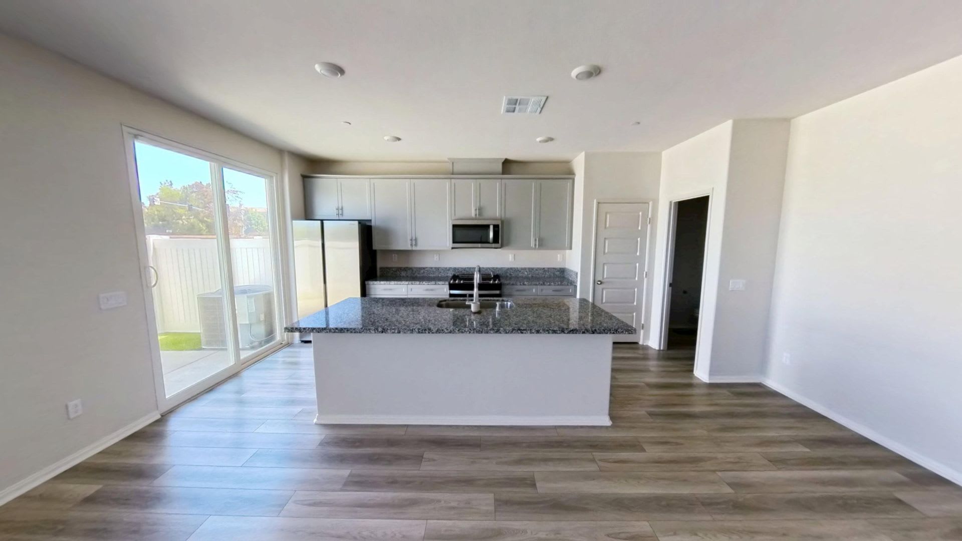 500 Off First Months Rent Move In By September 1St Beautiful Townhome Located At 40186 Birchfield Dr 170 Temecula Ca Prime Location Move In Ready – photo 5