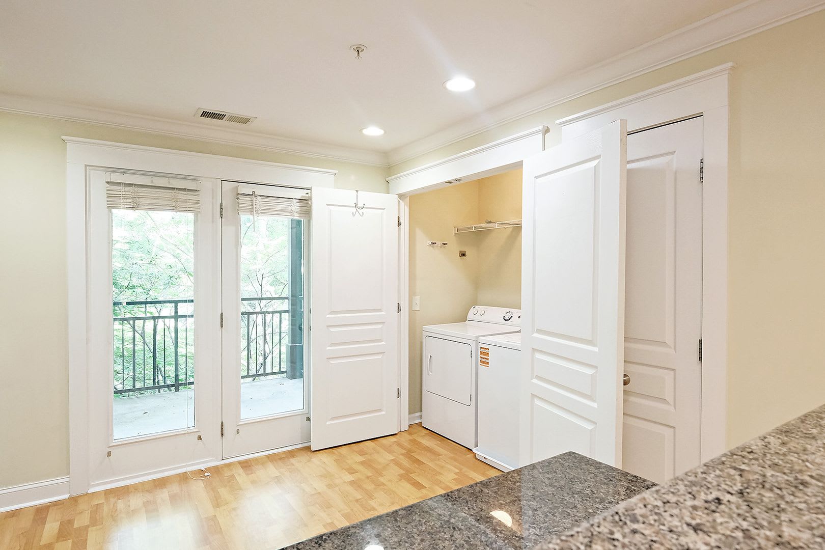 500 Off 1St Month S Rent Student Pet Friendly Woodlands Condo – photo 3