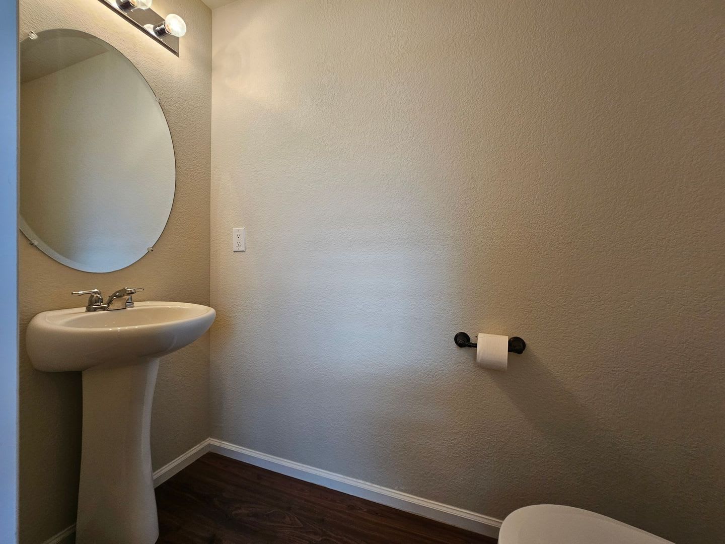 Well-maintained 3-bedroom, 3-bathroom in Lorson Ranch! – photo 4