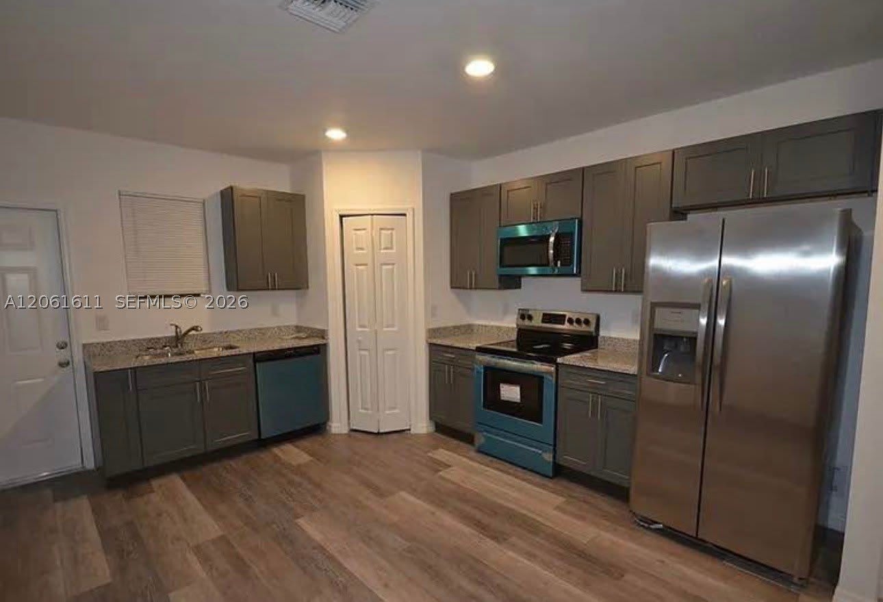 2221 Carver Ave – photo 4