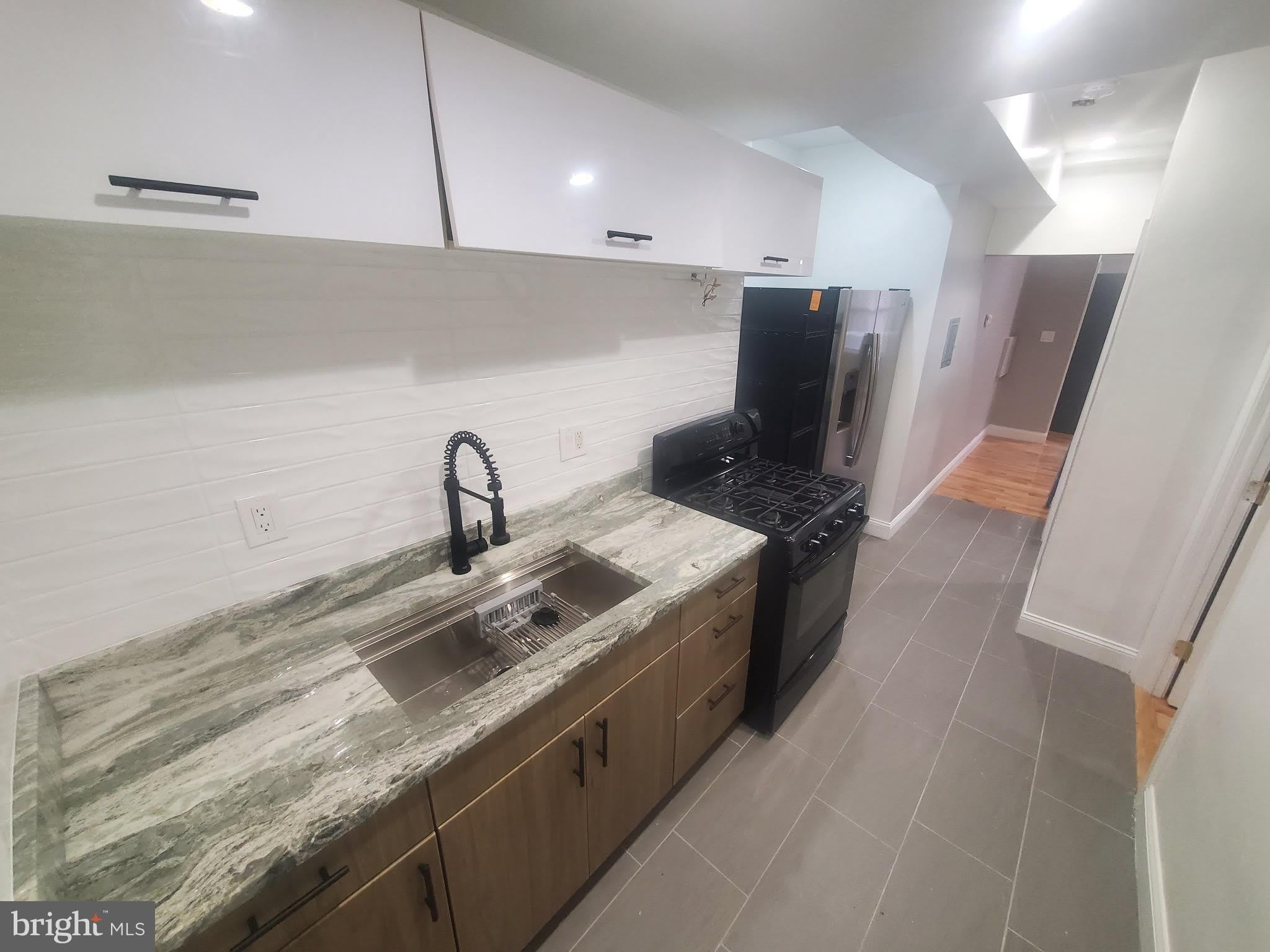 1122 PENN Street NE – photo 1