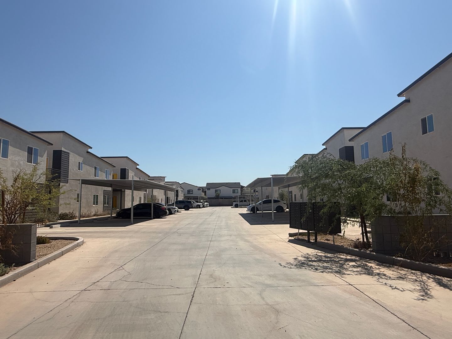 Newer Condo Built 2025, 3 bed, 2 bath, Vinyl wood floors, White cabinets, Quartz Counter tops – photo 3