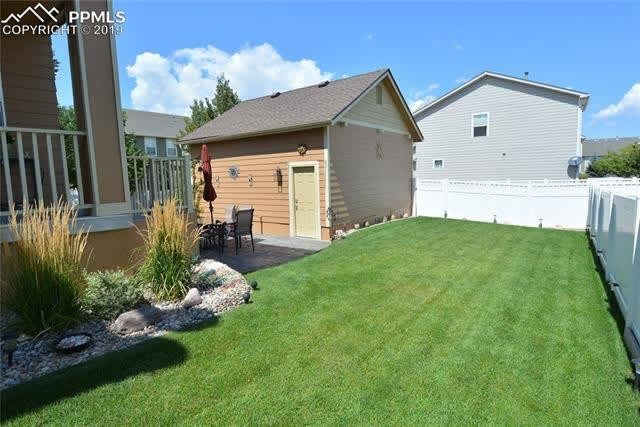 Large updated home with mountain views! – photo 5