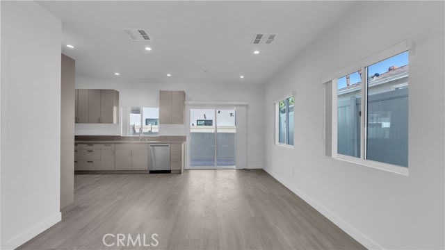 7733 Craner Avenue – photo 5