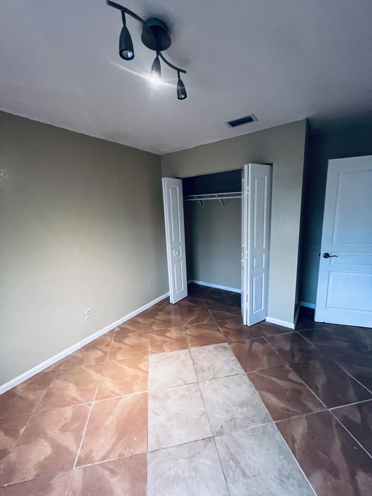 5033 Polaris Cove – photo 4