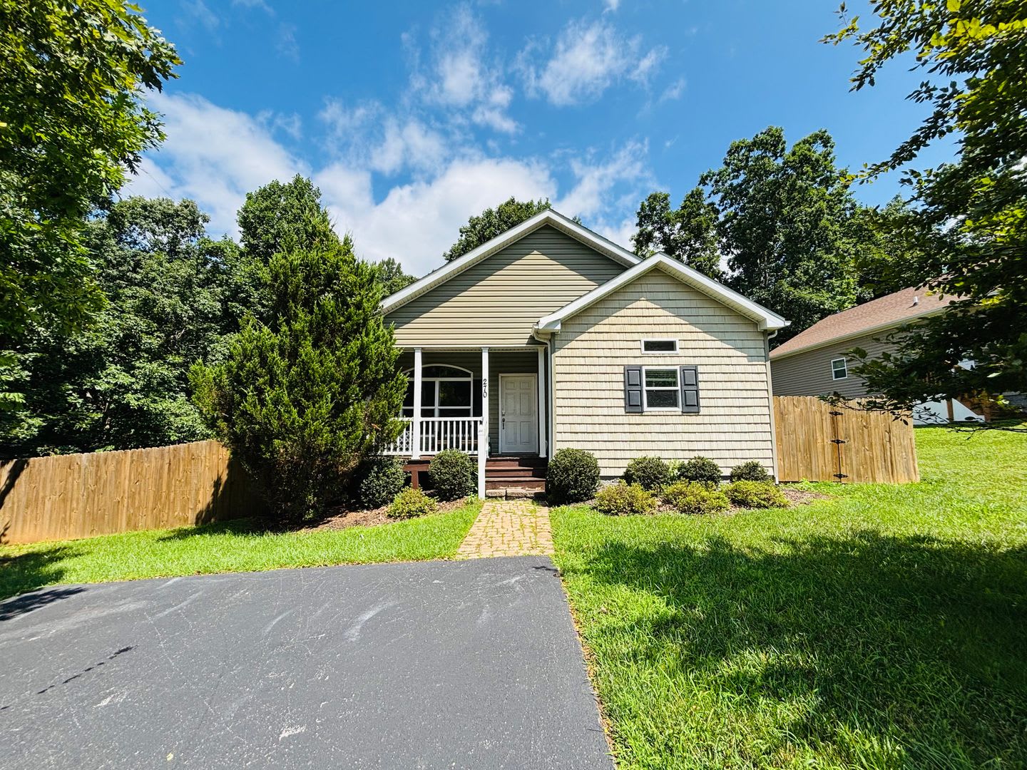 3 Bedroom, 2 Bath House – photo 1