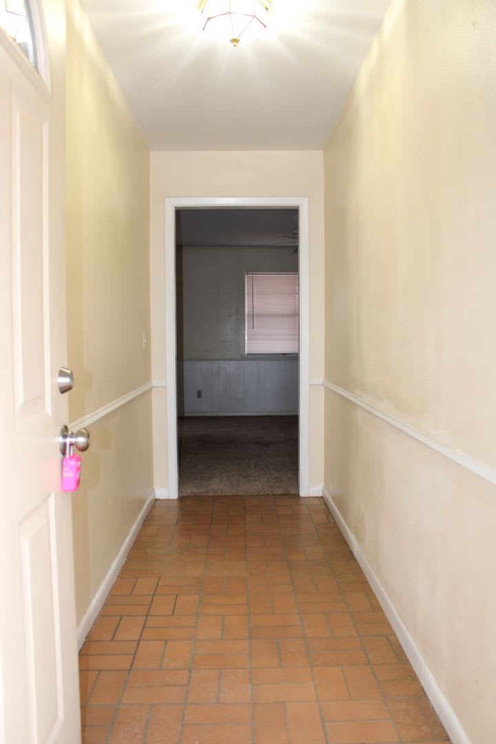 3 Bedroom, 2 Bathroom, 1 Car Garage with Large Backyard! – photo 2