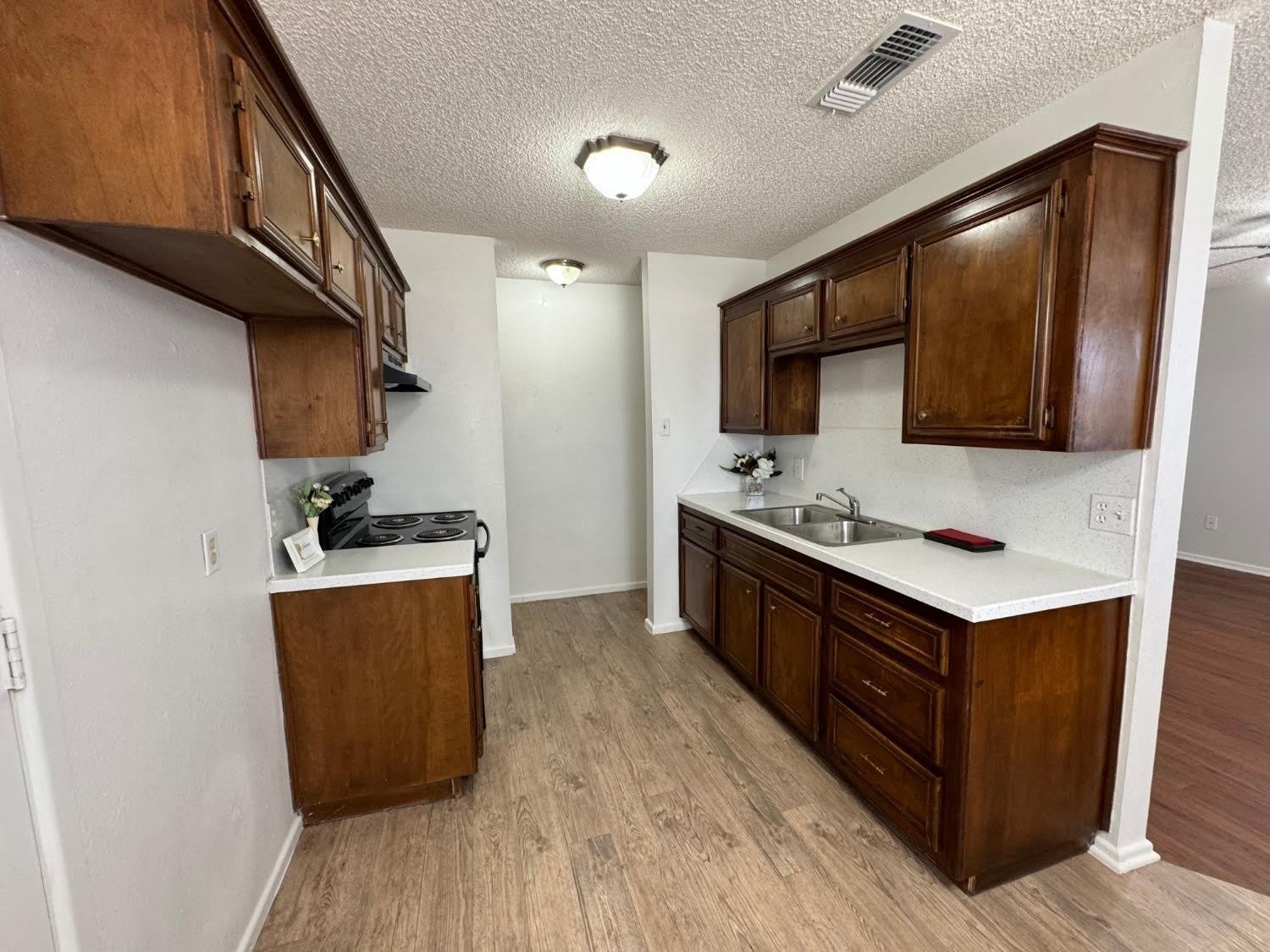 8212 Vernon Avenue – photo 4