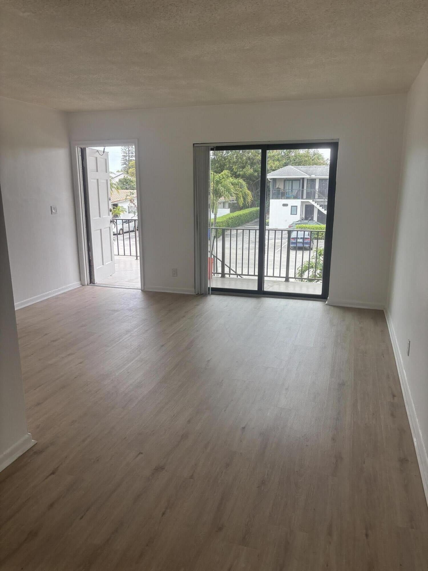 521 NE 45th Street – photo 3