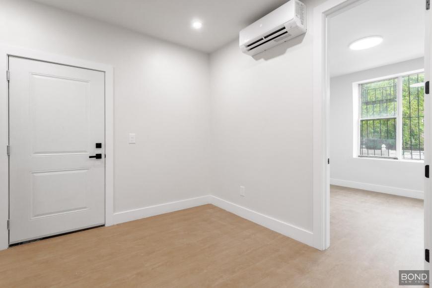 558 Empire Boulevard – photo 3