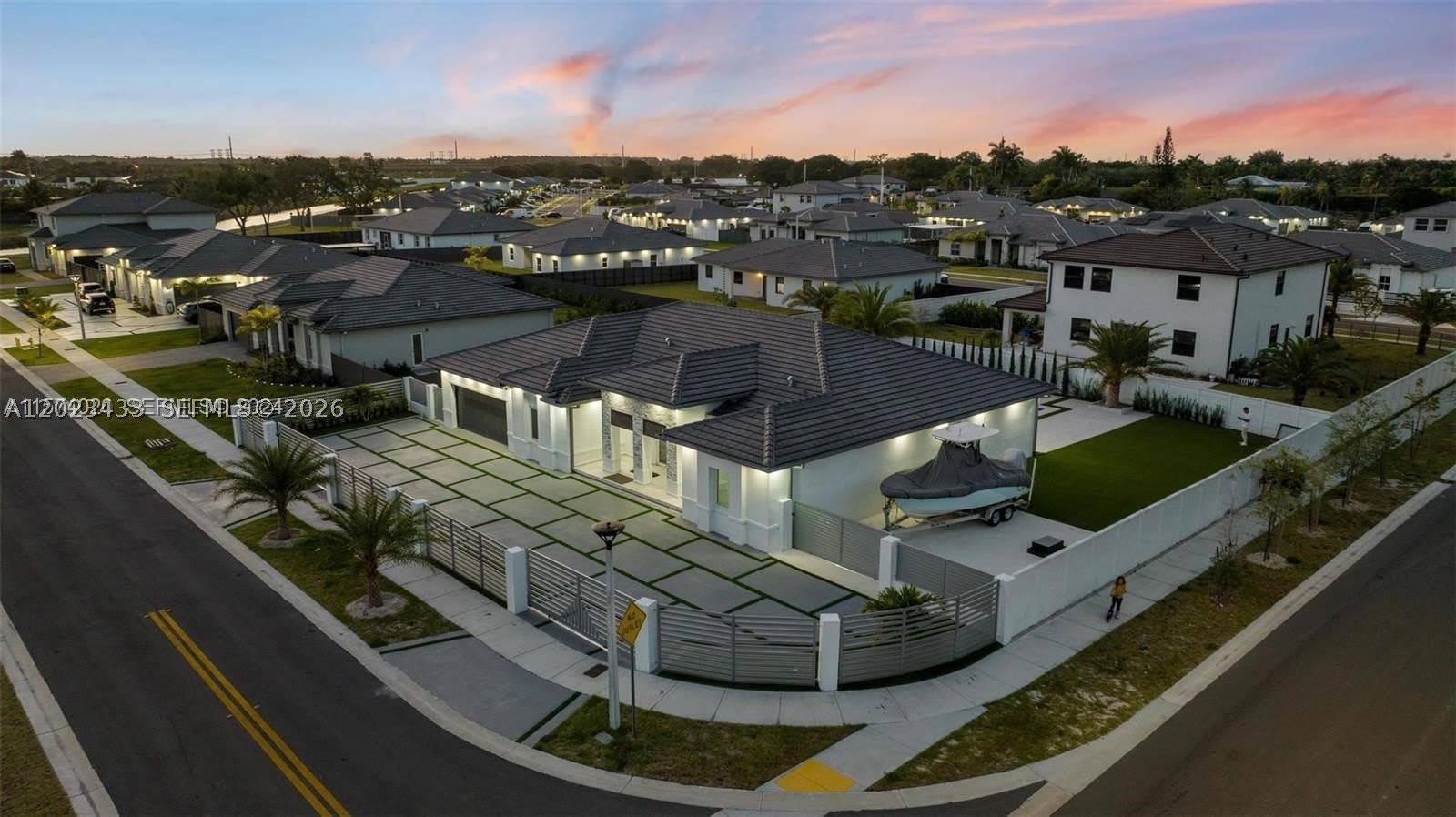 13305 SW 190th Ter – photo 3