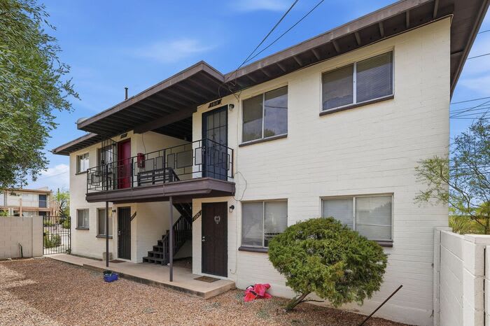 1011 East Spring Street – photo 2