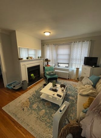 631 W Roscoe St – photo 3