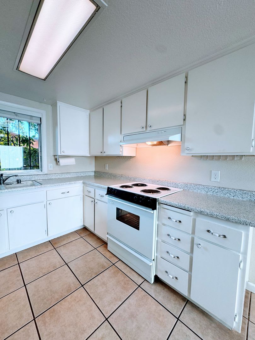 Adorable 2 bedroom 1 Bath Unit for Rent – photo 2