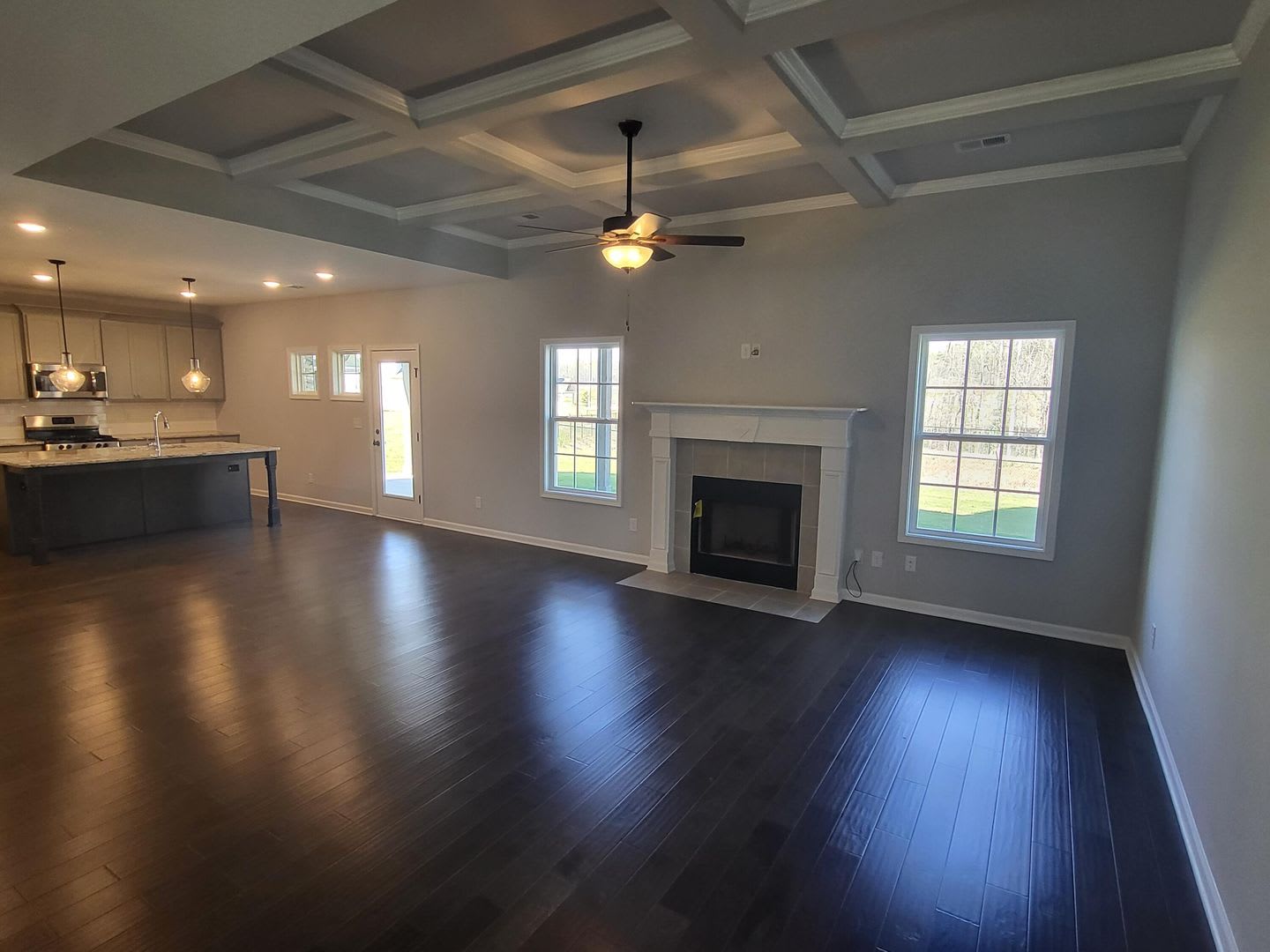 Inviting 5 Bedroom 3 Bath Beautiful Rental – photo 2