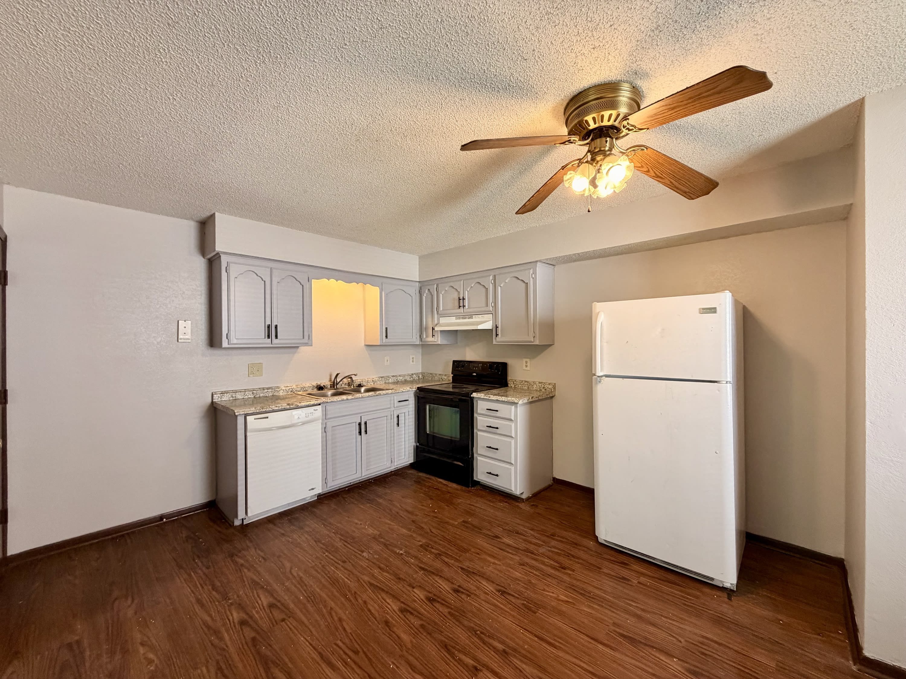 215 Northeast Timbercreek Drive – photo 4