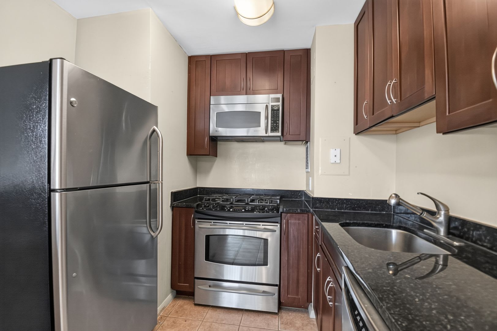 Light-filled 1Bd/1Bth in West End Condos in Alexandria! – photo 4