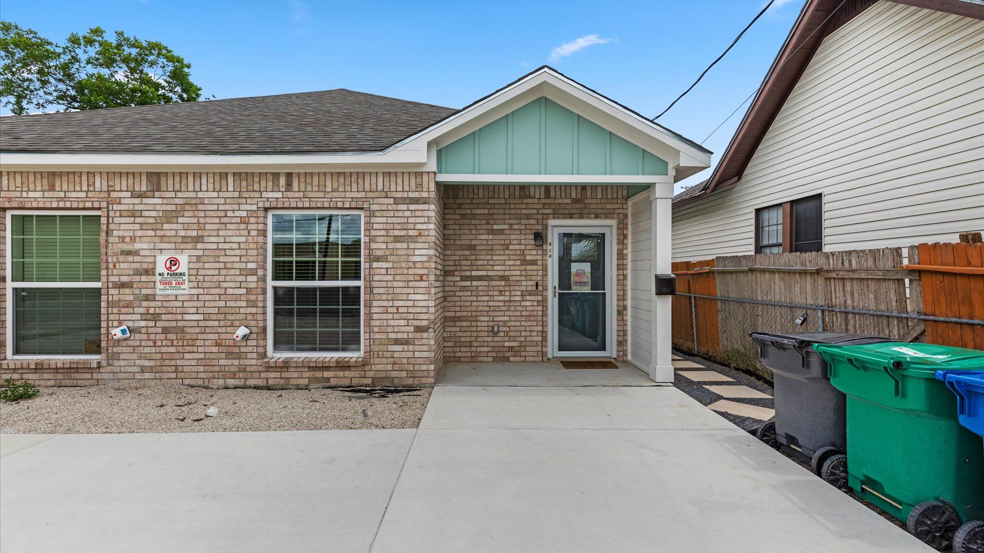 Modern Living Near Downtown San Antonio – photo 2