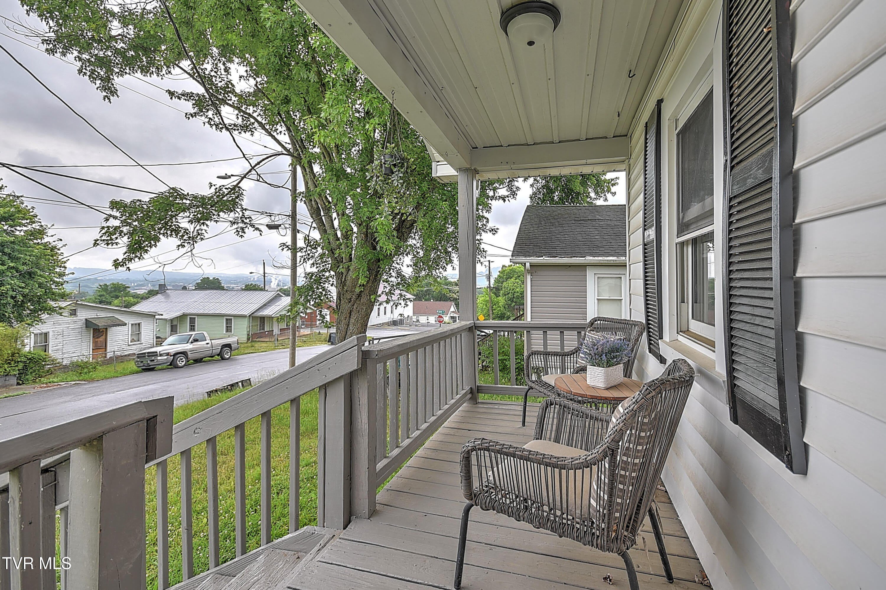 1208 Riverside Avenue – photo 4