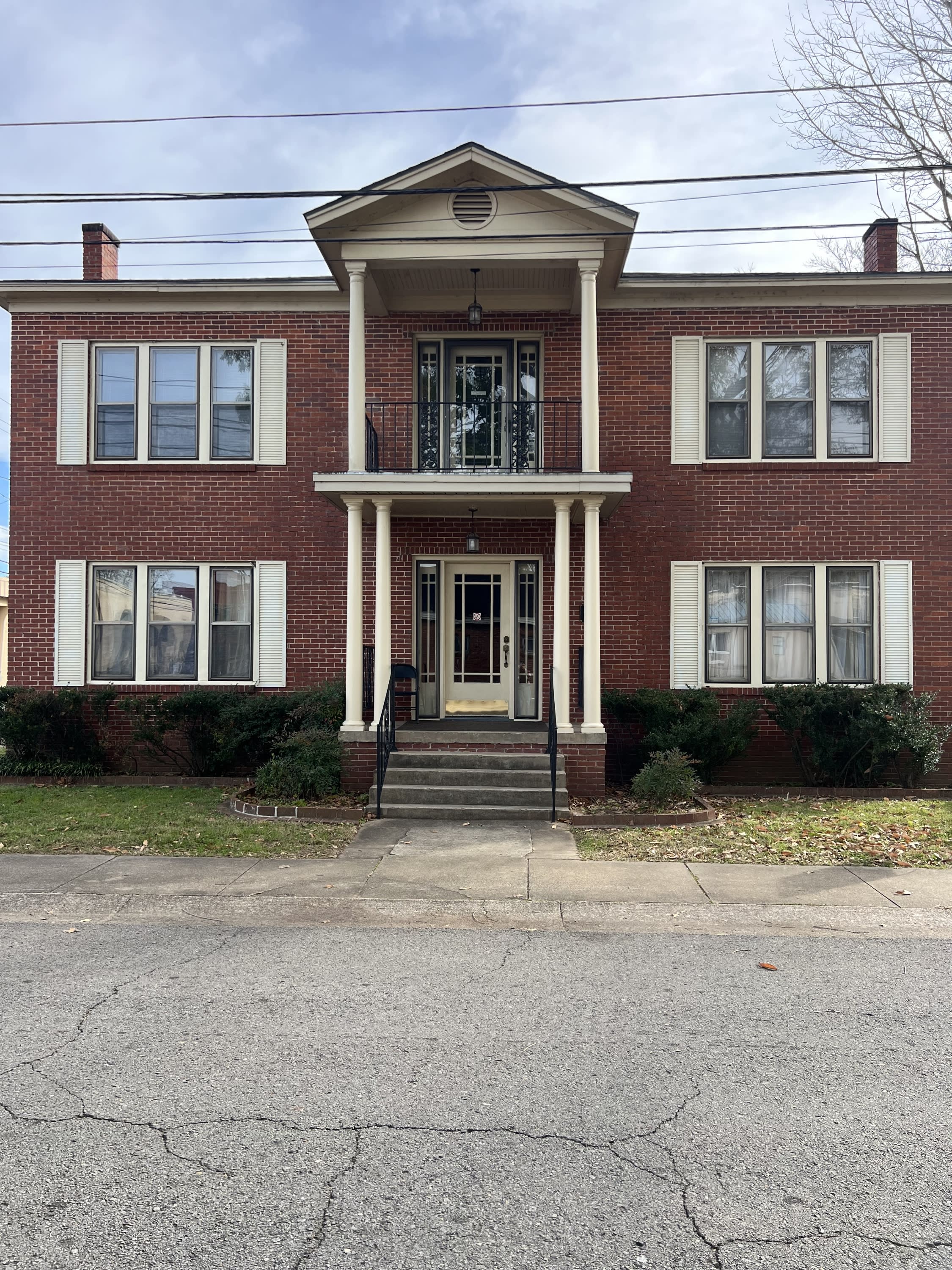 201 South Cravens Street – photo 1