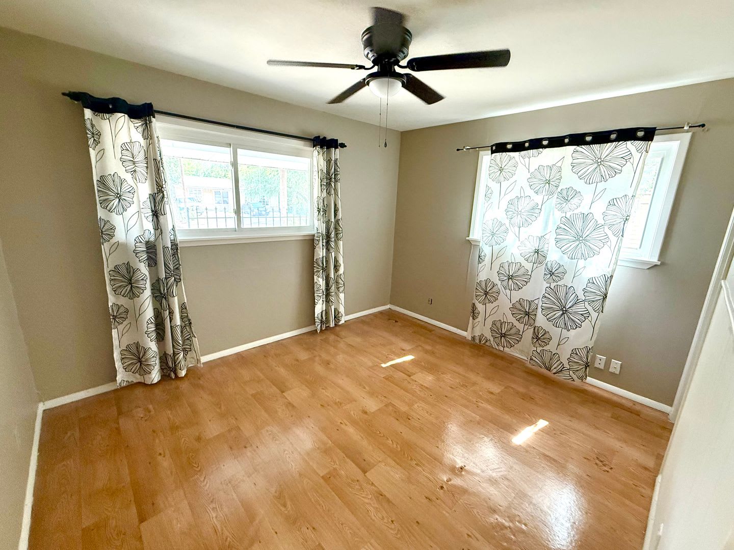 Charming 2-Bedroom Home with Flex Room & Gated Entry – photo 5
