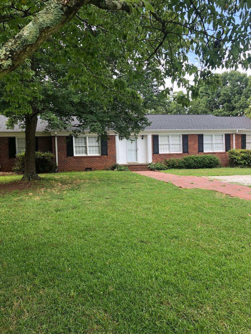 Mauldin, 3BD/2BA, 1788SF – photo 1