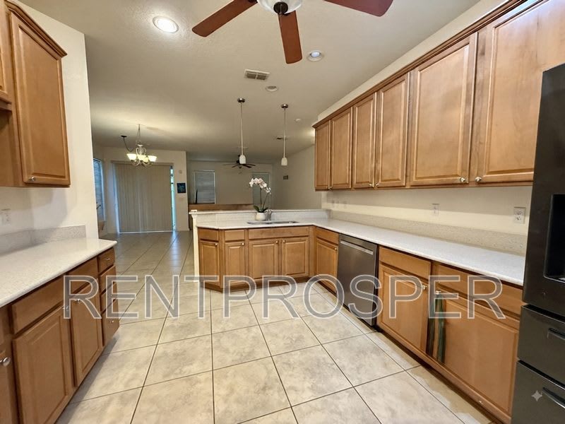 449 Glastonbury Dr – photo 2