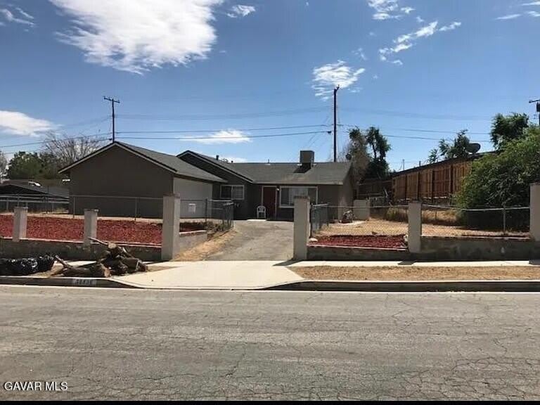 38836 Foxholm Drive – photo 1