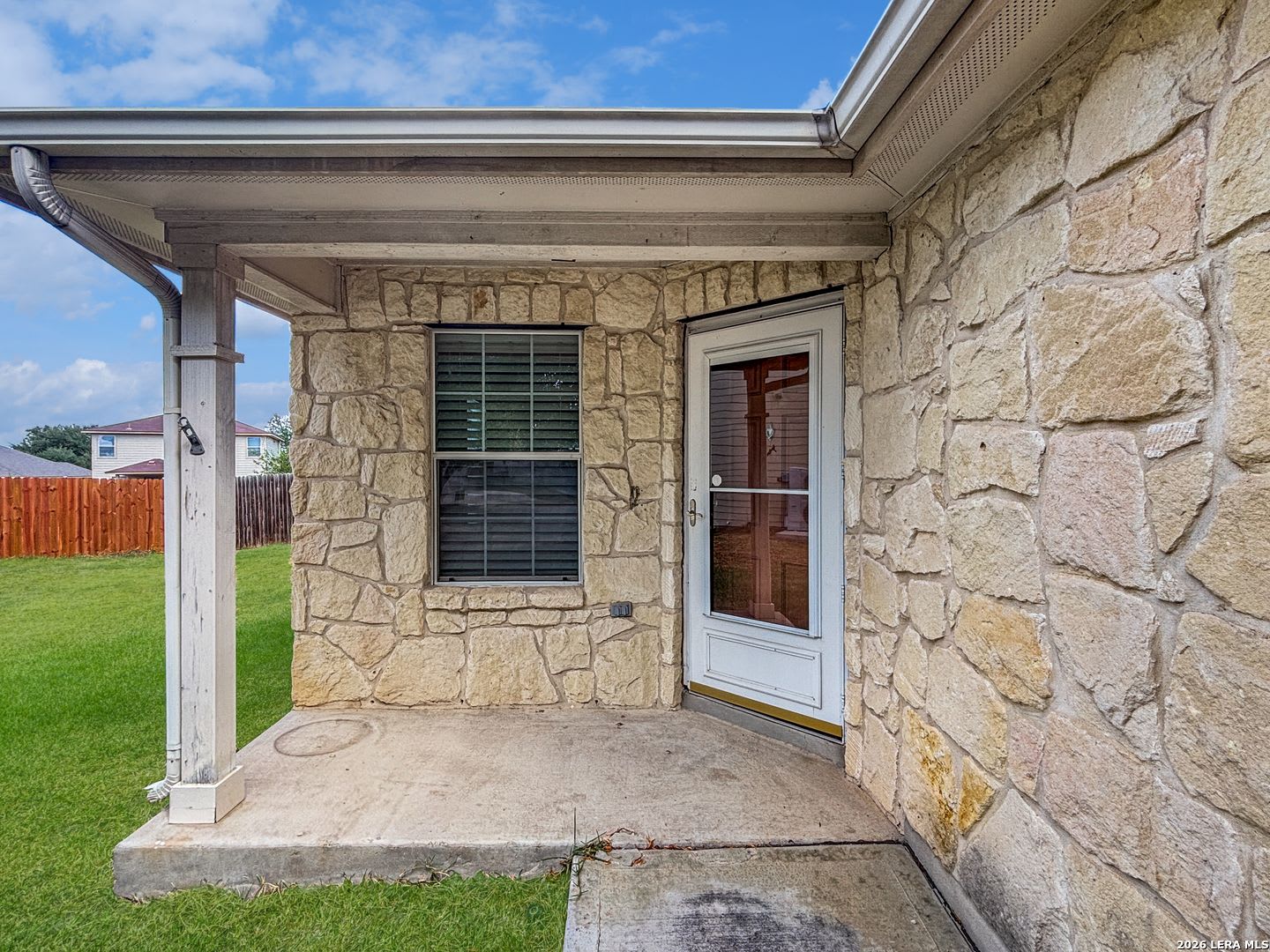 Charming One Story 3-Bedroom 2-Bath Home with Spacious Backyard near FT Sam and Randolph AFB! – photo 3