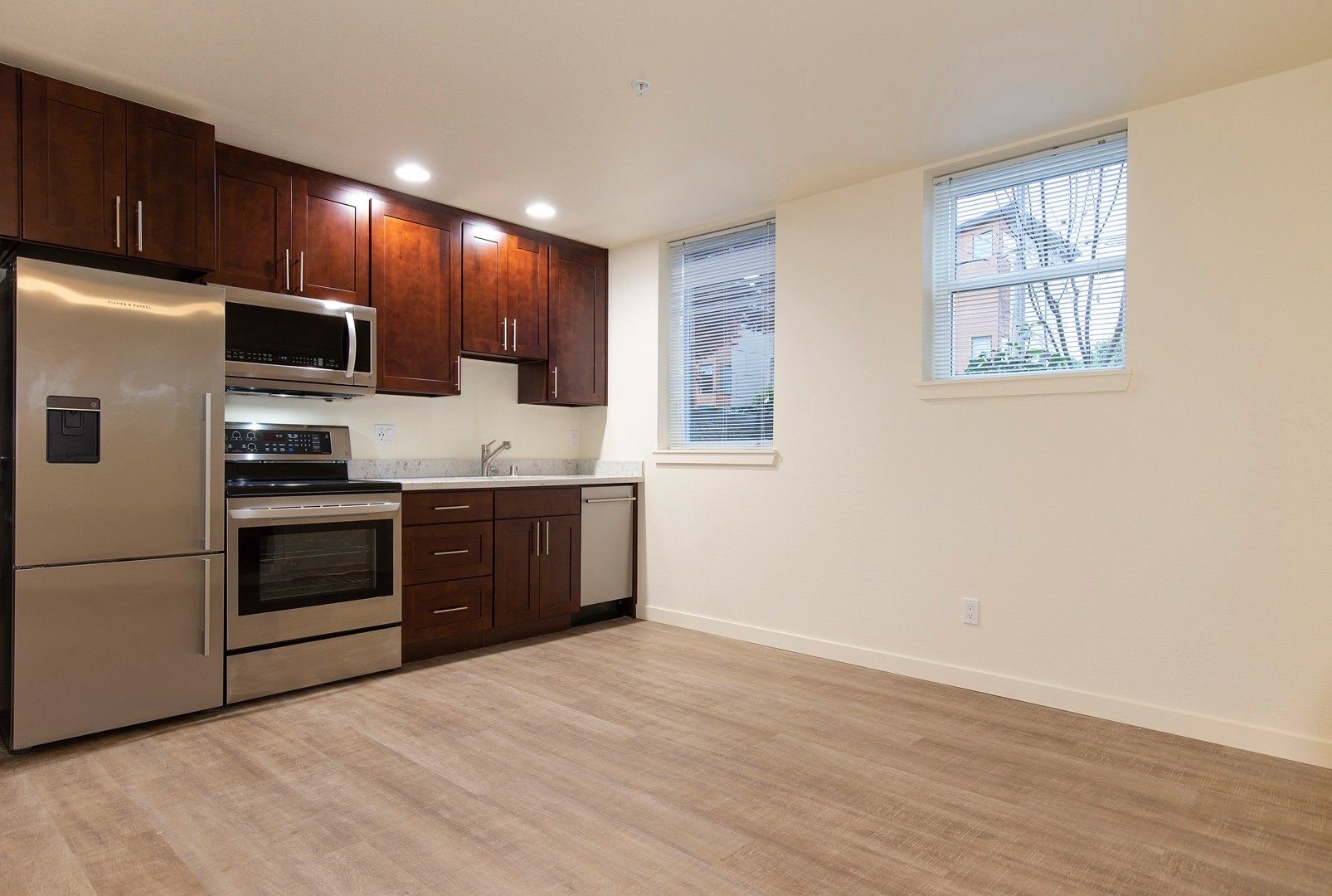 48th Street Apartments – photo 3
